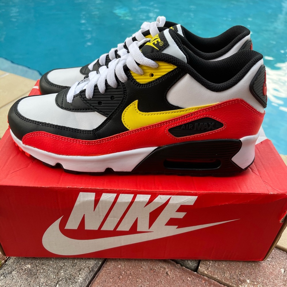 Nike Air Max 90 White/Chrome Yellow/Bright Size 6Y